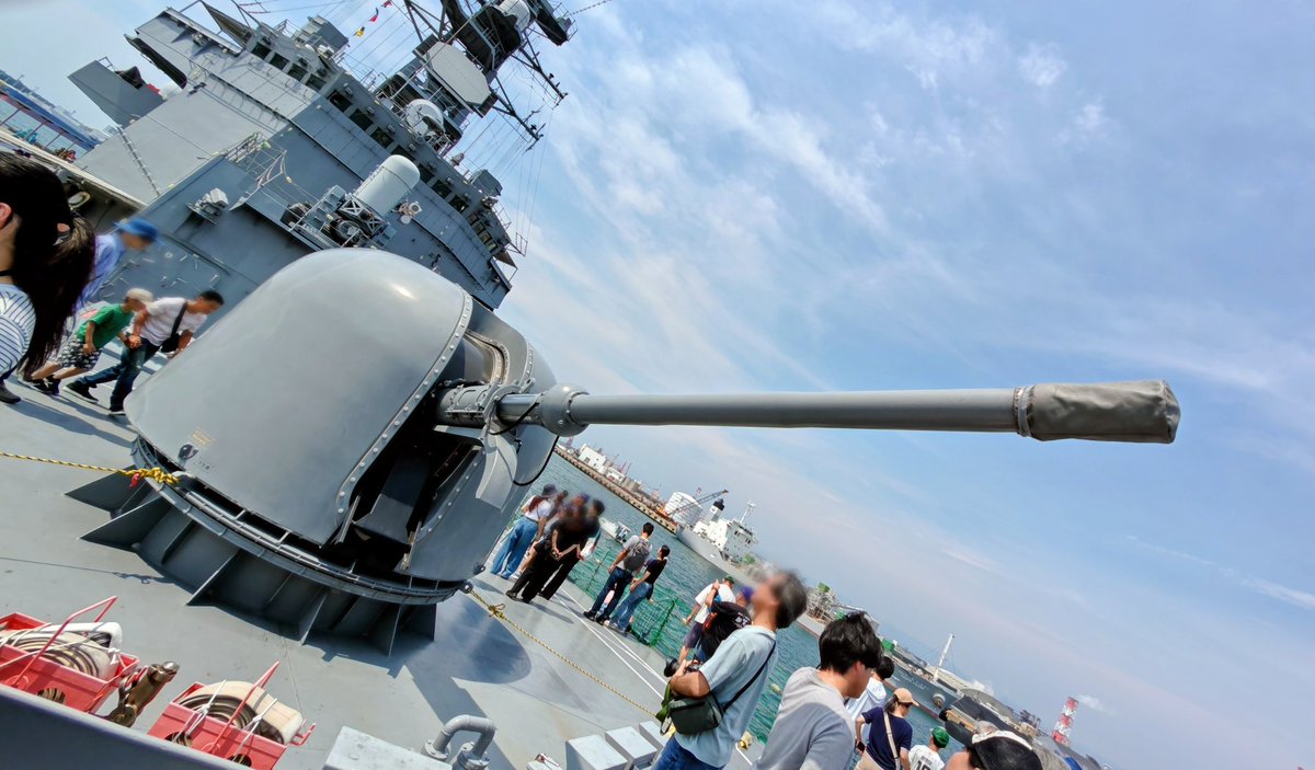 terryer34's tweet photo. #海上自衛隊 むらさめ型護衛艦の7番艦⟬いかづち(雷) ⟭が小名浜港3号埠頭に⚡❗
乗艦できて、タイミング良く艦長とも写真を撮らせていただいた♪︎
大変光栄です😭
#いかづち #護衛艦 #福島 #いわき市 #小名浜 https://t.co/N8fLRKKAFU