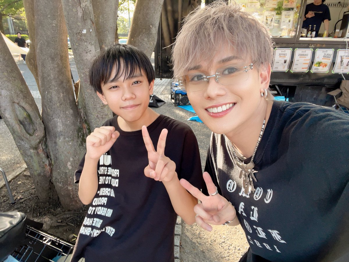 yuta_nakamura_'s tweet photo. MUSIC LIVERS 主催

中村悠太ソロフリーライブ！
1部、2部共に暑い中お越し頂きありがとうございました😊

現役歌王な仲間達にも会えて嬉しかった✨

#現役歌王JAPAN 
#中村悠太　
#川合結人　@5FY7eN1Xmc51747 
#遠藤清一郎 
#二見颯一 https://t.co/VGGooX7jTh