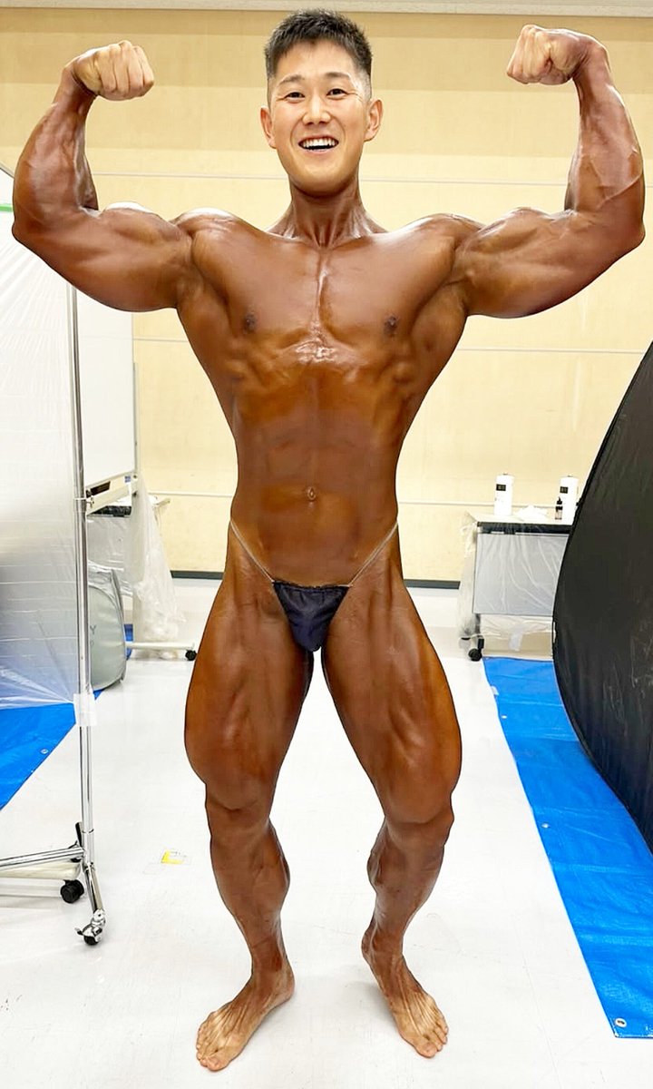 BodybuildersHOT's tweet photo. 👊 https://t.co/N70PtbeyaJ

#bodybuildingbackstage #bodybuilding #backstage #tanning #tan #hotbodybuilder #bodybuildingtan #protan #ifbbpro #BBAsian #bodybuilder #naked #muscletan #asianbodybuilder #asian https://t.co/8vnxaCpVAO