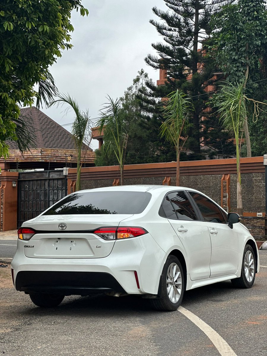 FrankDoe101's tweet photo. 2020 Toyota Corolla LE Premium 
58k miles 
1.8L engine 
Fabric seats 
Sunroof 
Touchscreen infotainment display 
Alloy wheels 
Price : GHS 225k 

#YourCarGuy 🚘🕺🏽
#YourDubaiCarGuy 🇦🇪🇬🇭 https://t.co/gxOFvBcMLP