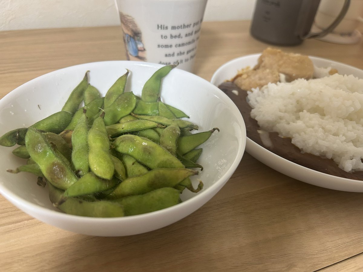 agtagreen07's tweet photo. トマトが枝豆になって帰って来たので晩のつまみに。誕生日ですが日中作業をして、この後低温処理用の液肥を作りに大学へ戻ります。 https://t.co/q85EoG2eWs