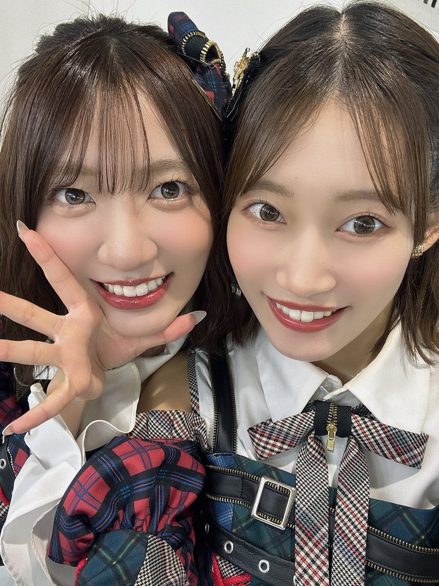 kurooosu_48_16's tweet photo. ここからだ公演お昼も夜も
ありがとうございました！

推しじゃなくても目を合わせてくださる優しい方がたくさんでとてもとても楽しかったです✨
そしてはーちゃんうちわやペンライト、コール、ありがとうございました！🥹💖

先輩後輩同期、満遍なくいて楽しすぎたー！🌻 https://t.co/VJ0o9yPbnE