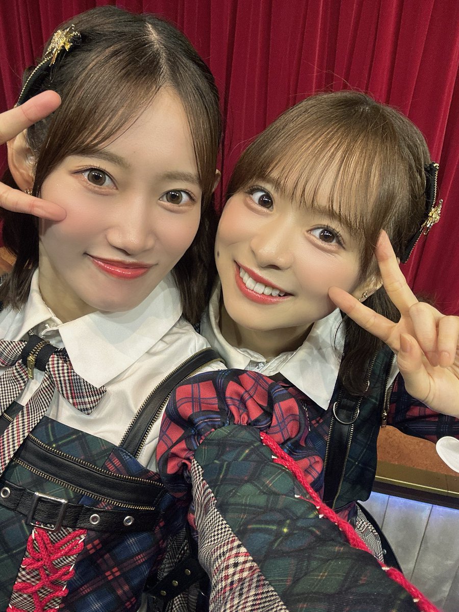 kurooosu_48_16's tweet photo. ここからだ公演お昼も夜も
ありがとうございました！

推しじゃなくても目を合わせてくださる優しい方がたくさんでとてもとても楽しかったです✨
そしてはーちゃんうちわやペンライト、コール、ありがとうございました！🥹💖

先輩後輩同期、満遍なくいて楽しすぎたー！🌻 https://t.co/VJ0o9yPbnE