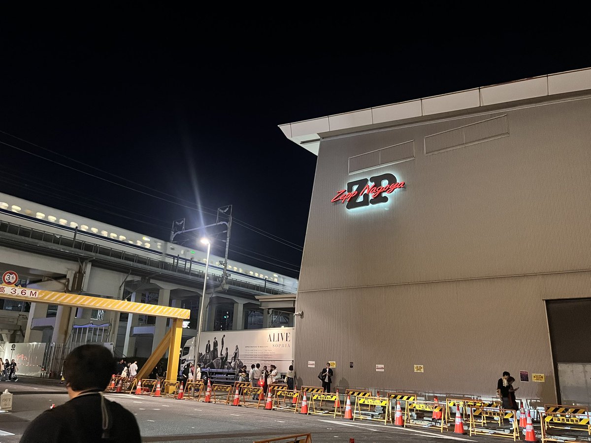 watari_ao's tweet photo. 今回の遠征終了し無事帰宅して荷解きしながら奥さん話してて‥今回も良かったね次の予定は大阪で着席になるけどツアー初日に凄く近くで見れて聴けて感じれて伝えてもらえて良かったねってX開いたら話の中心の人からいいねされてました。震えました泣きましたハグしました
#SOPHIA
#Zepp名古屋
#松岡充 https://t.co/rBKcvHXYwZ