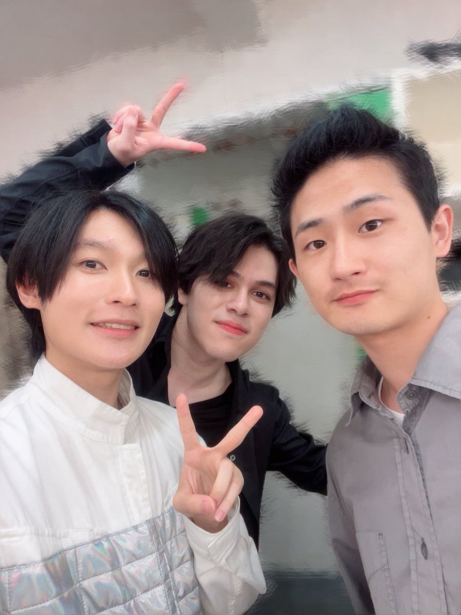 yu_04uki's tweet photo. #劇団山本屋
#つぎはぎ2026 
『つぎはぎだらけのヒーローズ2026』

劇団山本屋12号でも一緒だった翔太さんと今回初めての歩武さんです！

上手く行った時や面白かった時にたくさん褒めてくれる翔太さん。

自分のシーンのアドバイスをたくさんしてくれる歩夢さん。

2人とも優しくて面白い先輩です！ https://t.co/4opg0l5GTr