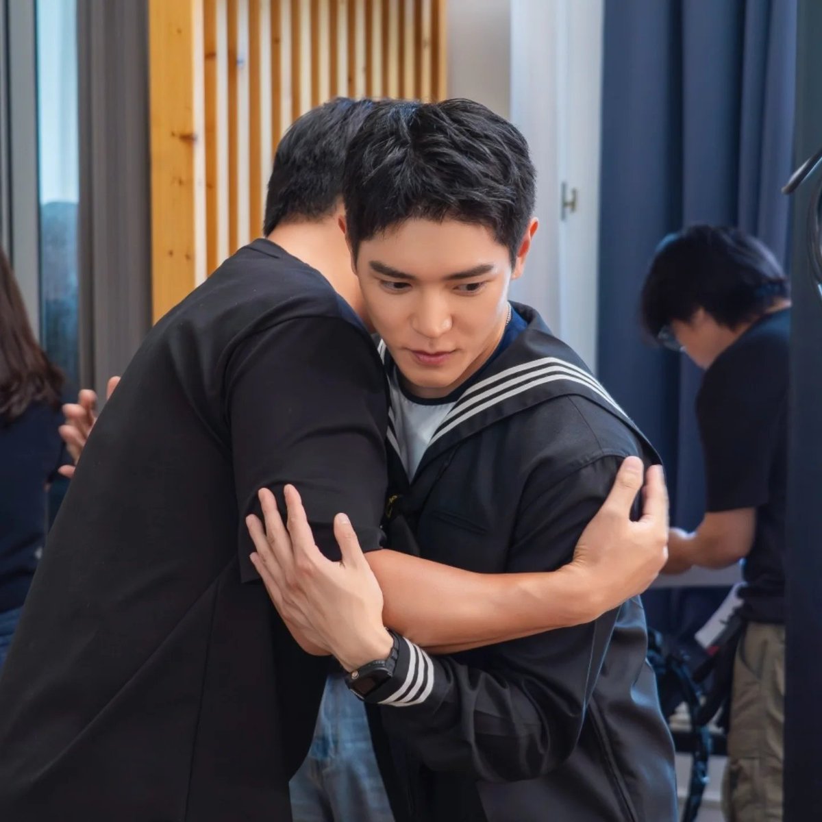 Elsplstrtyong's tweet photo. Taeyong with Korea Defense Daily reporter Ahn Seung-hoe, actor Kang Kidoong, and the 그날, 군대이야기 team 🌹

그날, 군대이야기

Even the Navy uniform suited Taeyong's personal color perfectly!

It was an even brighter time thanks to being with the genius MC, Sergeant Taeyong. ✨ https://t.co/WzdmJB4KRa