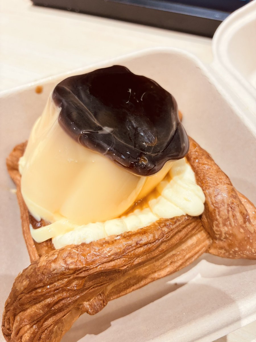 BradLin875243's tweet photo. 店家很可愛

布丁🍮千層派

顧名思義

統一布丁+千層派

然後呢

店家送來

千層派

跟統一布丁

是分開的

自己要把布丁拆開

倒在千層派上😂

吃點心

還可以玩手工藝喔 https://t.co/WYulIlMU3P