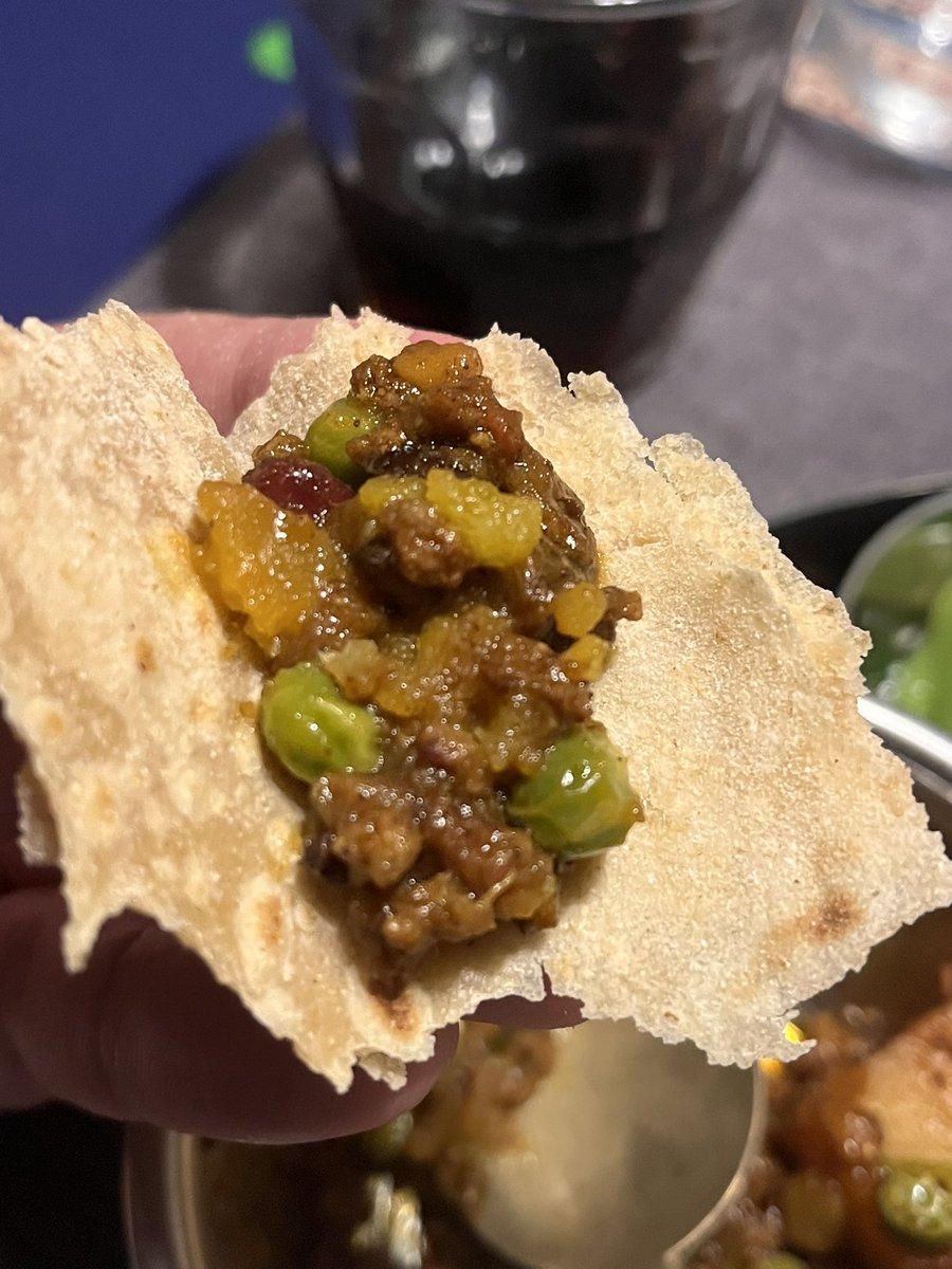 masacinq's tweet photo. 群馬・パクカレーで出会った Aloo Keema Matar が忘れられず自宅で再現

ホールスパイスをじっくり立ち上げたマサラに　香ばしいキーマ　ホクホクのじゃがいも　甘いグリーンピース　力強くも奥行きある味わいがたまらない

焼きたての自作ロティで包んで頬張れば最高
#AlooKeemaMatar #パキスタン料理 https://t.co/eOOpgM6VIt