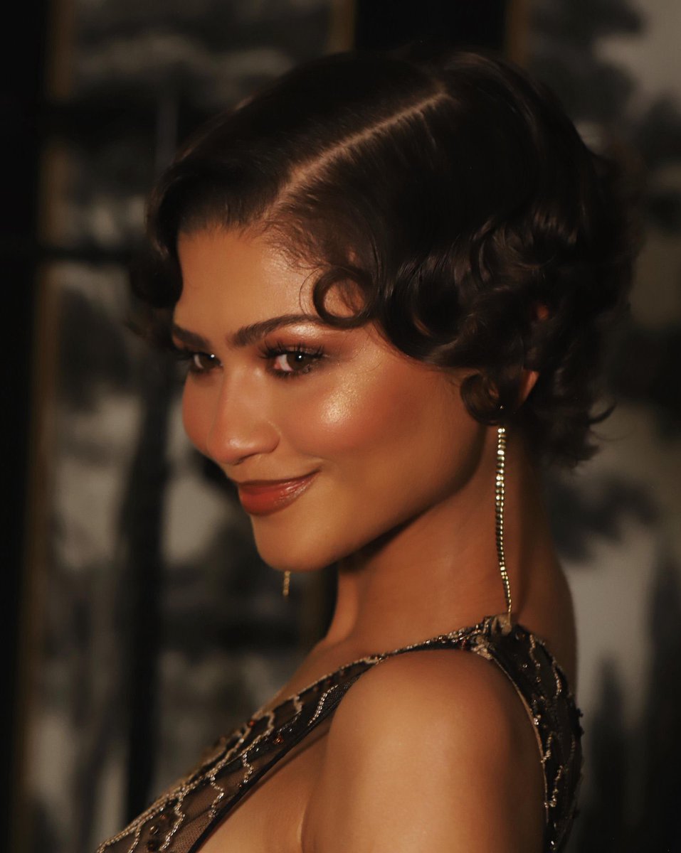 best zendaya pics tweet media