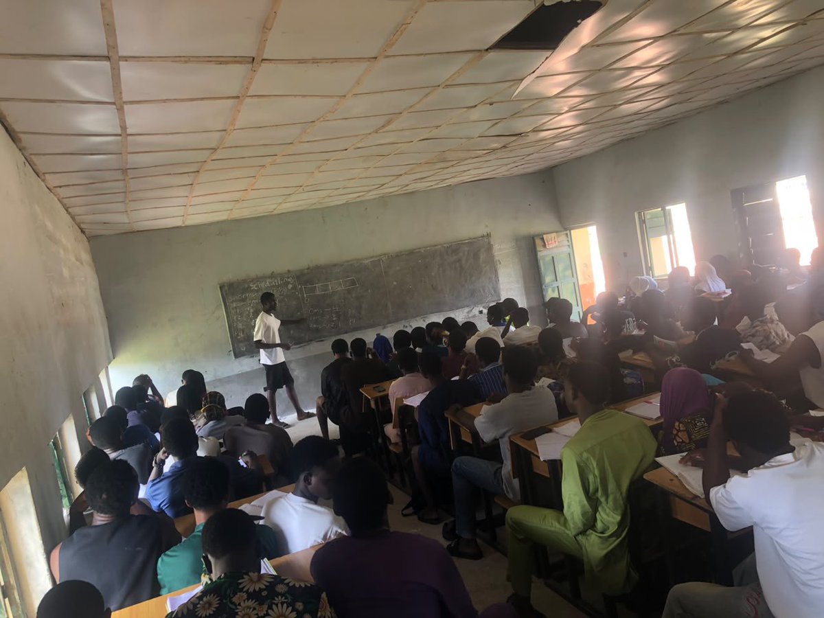 NacosKwasu's tweet photo. 📚 A glimpse of the 300 Level Tutorial, facilitated by Academic Director II, Adeyemi Jamiu (JAYFROSH) and tutored by Scholar Emmanuel, as we prepare 300 Level Computer Science students for their upcoming examinations.

Media Coverage by:
AMINATOR
Public Relations Officer I https://t.co/c4ySYu2ScC