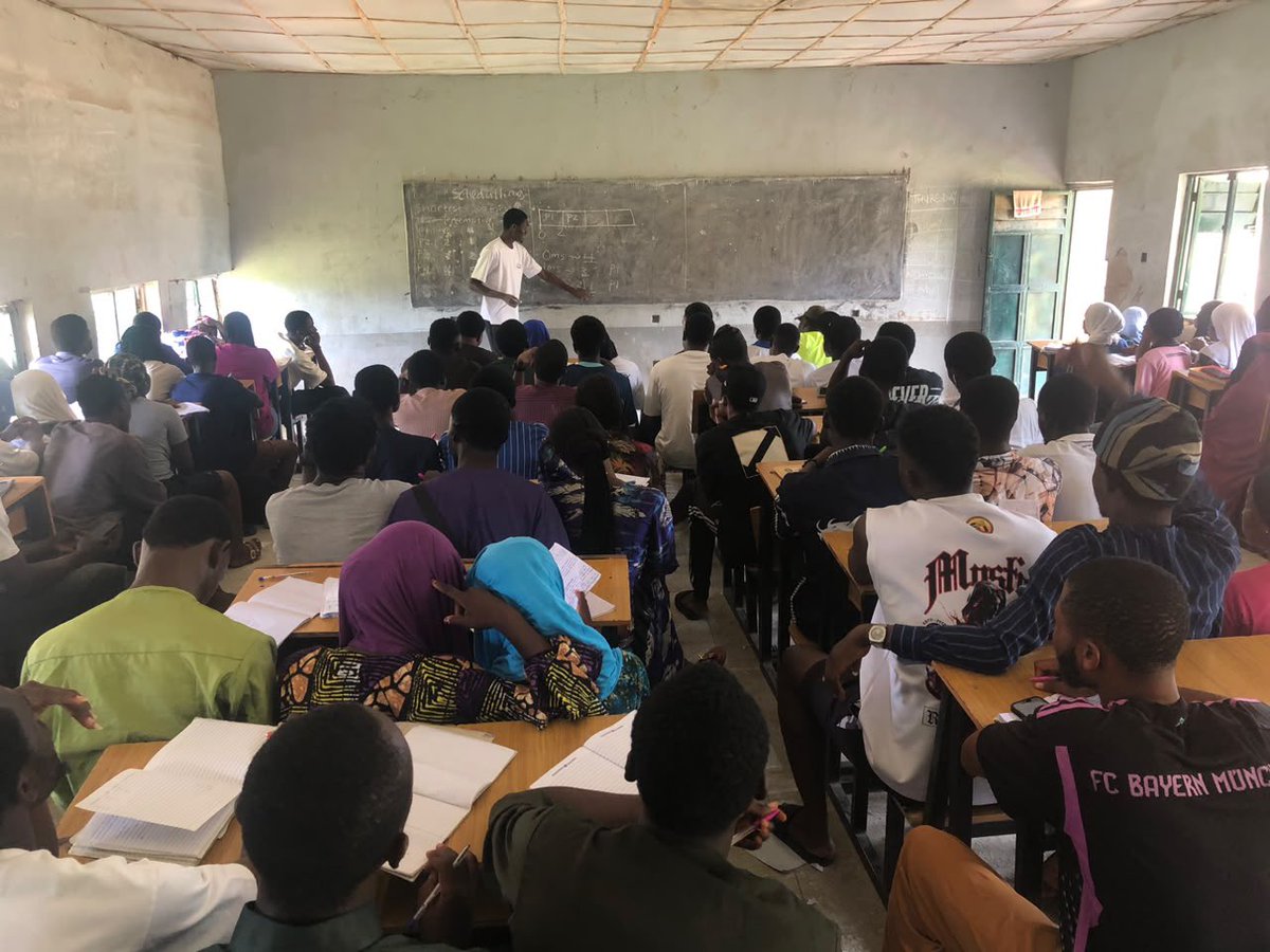 NacosKwasu's tweet photo. 📚 A glimpse of the 300 Level Tutorial, facilitated by Academic Director II, Adeyemi Jamiu (JAYFROSH) and tutored by Scholar Emmanuel, as we prepare 300 Level Computer Science students for their upcoming examinations.

Media Coverage by:
AMINATOR
Public Relations Officer I https://t.co/c4ySYu2ScC