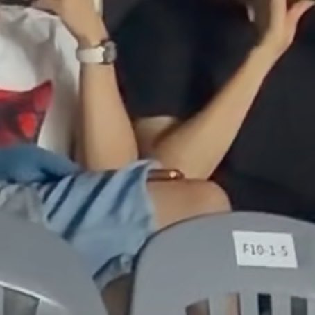 flamehanie's tweet photo. JEONGHAN LOL😭 HE PUT HIS PHONE ON HIS THIGH AND COVERED IT WITH HIS PANTS LOLOLOLLLLLL

— 260711 #정한 https://t.co/DnYHiATCwL