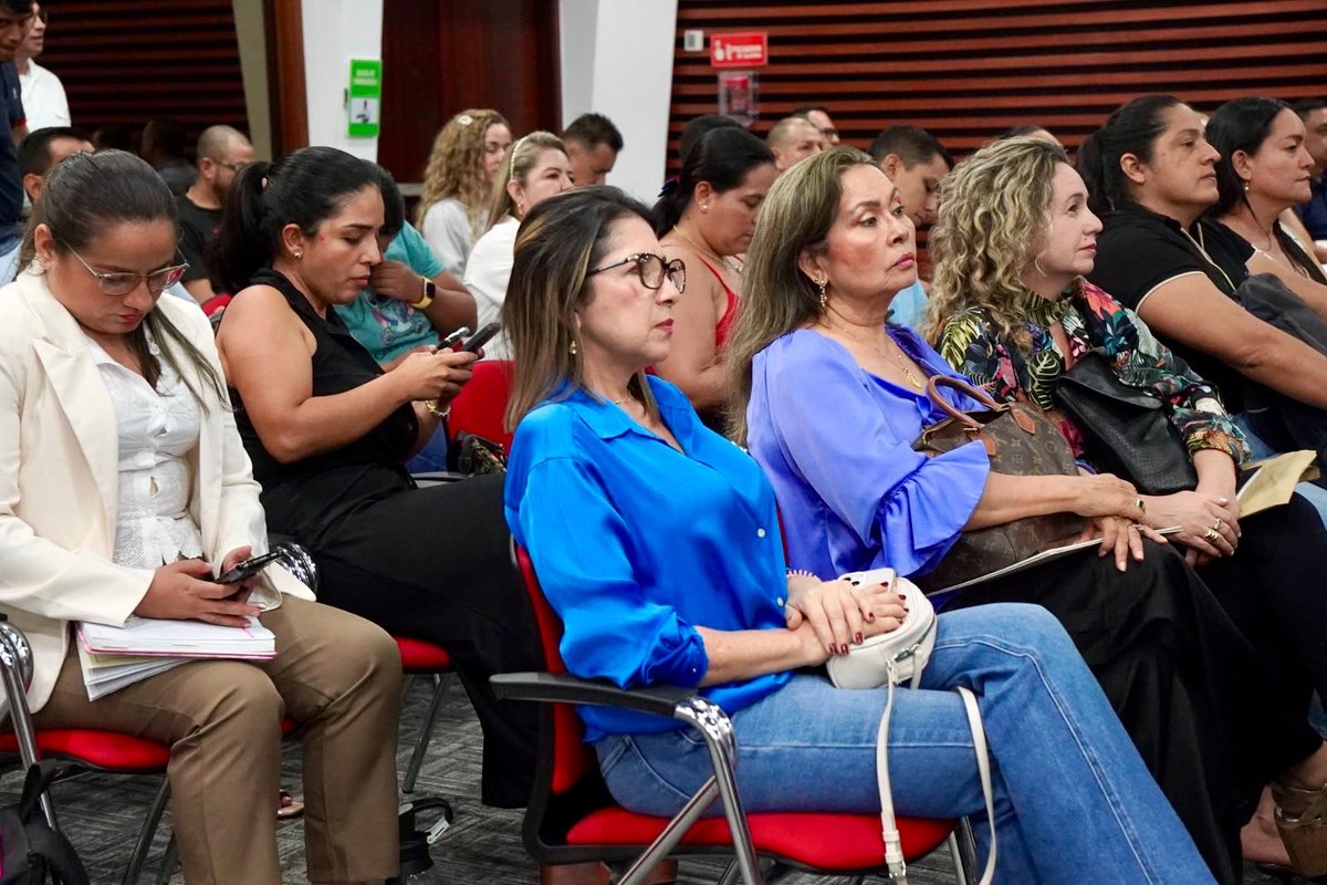 GobMeta's tweet photo. Durante la jornada se realizó la conferencia "El control fiscal en la era de la Inteligencia Artificial", por @CGR_Colombia, para reflexionar sobre el riesgo fiscal y el uso de la IA. Esta estrategia se busca fomentar el incremento del desempeño institucional en nuestra región. https://t.co/vcMHn7pjj8