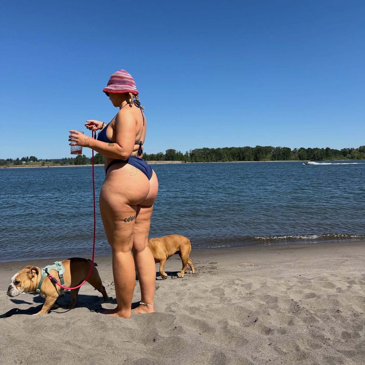_adrienne07's tweet photo. Got more eye candy 💕🤪 https://t.co/u6vnpuwwFx
