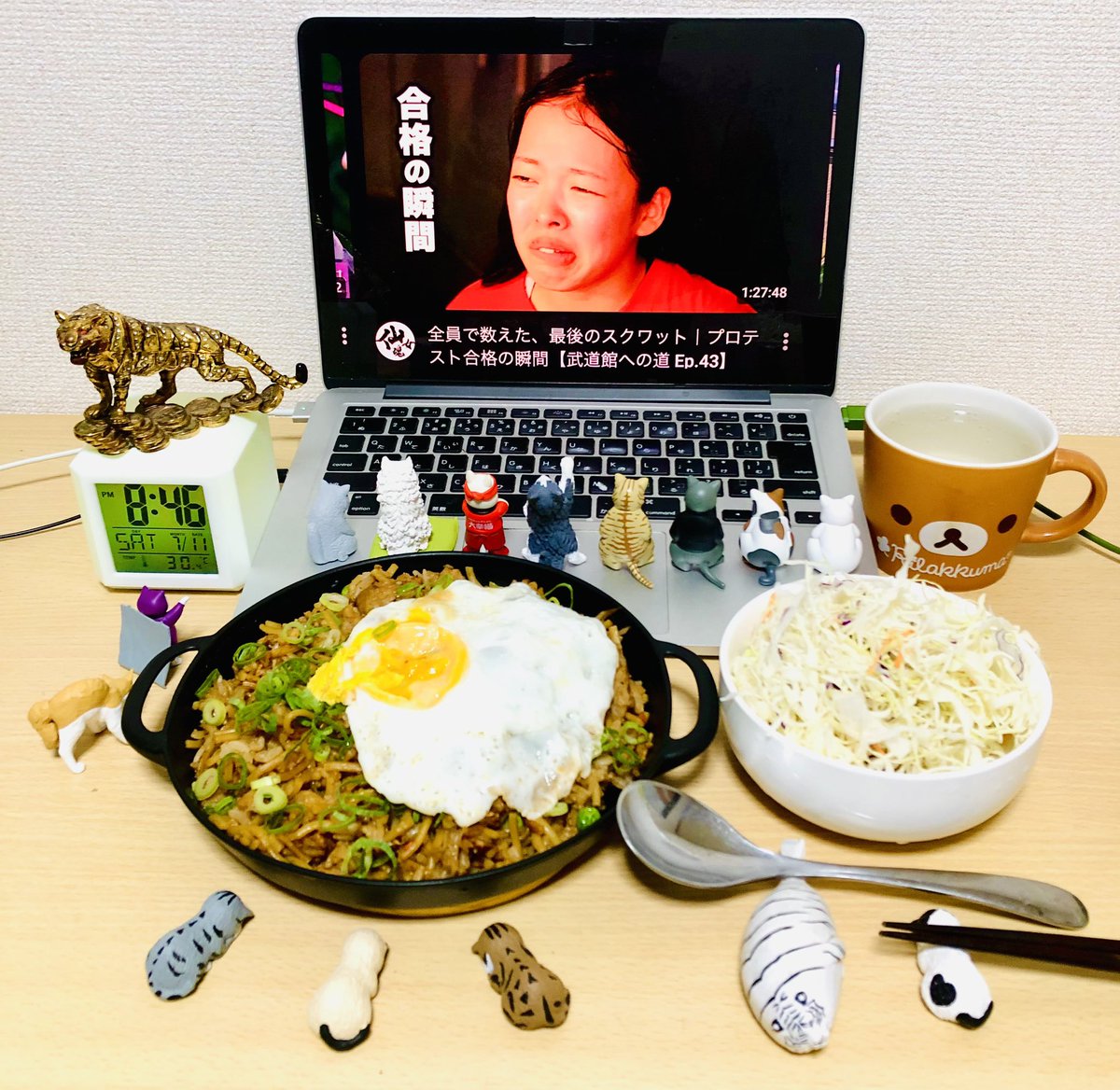 SuitableRider's tweet photo. ただいま😆
からの晩ごはん！
今夜は焼豚炒飯そば飯、ミックスキャベツサラダ、🍎ビネガーソーダをいただきます🤤
毎週土曜日は仙女魂の配信日！
今夜はたぶんハンカチ必須です😂👍
合掌、テキトーライダー、

#晩ごはん https://t.co/cy6vghE3wh