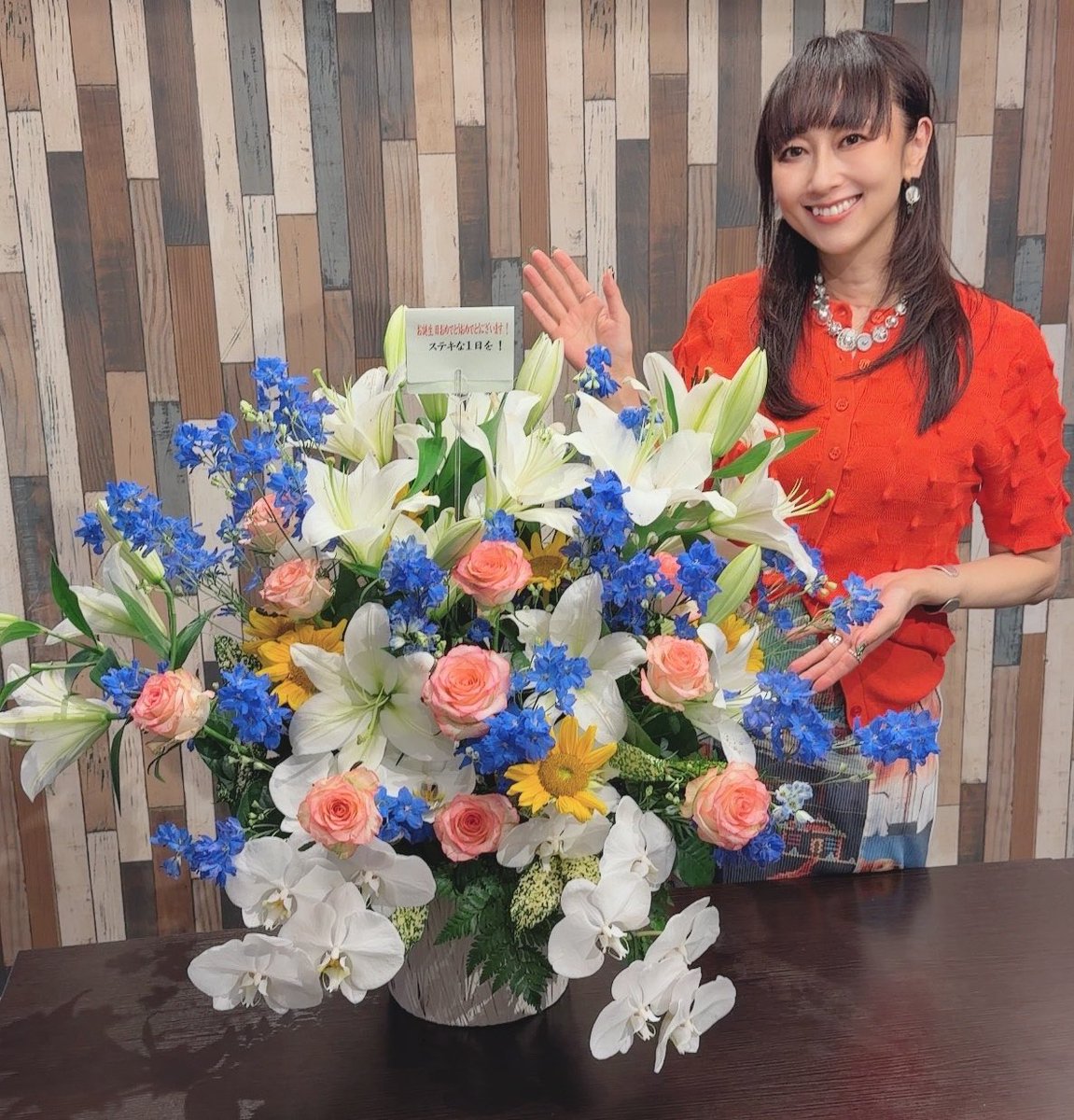 miki_miki_don's tweet photo. ヤッホイ‼️‼️‼️レベル56になりました(≧▽≦)❣️❣️❣️

両親と姉、姫達、仲間、友人、応援して下さる皆様に感謝MAXなこの日。

今年も無事に迎えられた事を本当に本当に嬉しく思います( ´͈ ૢᐜ `͈ૢ)･*♡੭ੇ৸♡੭ੇ৸♡❣️❣️❣️

そして毎年お花を送って下さるMさん、いつも幸せを本当に本当にありがとうございます｡ﾟ(ﾟ´Д｀ﾟ)ﾟ｡❣️❣️❣️❣️❣️

年齢に見合う自分には中々なれないなぁと反省しつつ(泣笑)、もっともっと成長出来るよう、この1年も精一杯頑張って参りますので、これからも何卒よろしくお願いいたします٩(ˊᗜˋ*)و❣️❣️❣️

満タンの愛を込めまして(*´ω｀*)❣️❣️❣️