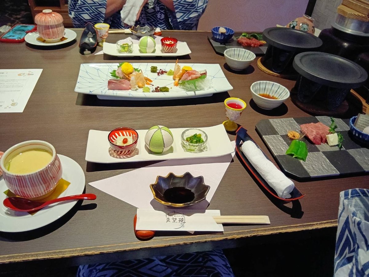 dorami_95's tweet photo. 海と旅館飯！日焼け痛すぎ…皆日焼け対策は思ってる倍で対策してね… https://t.co/z9Pmiykc6T
