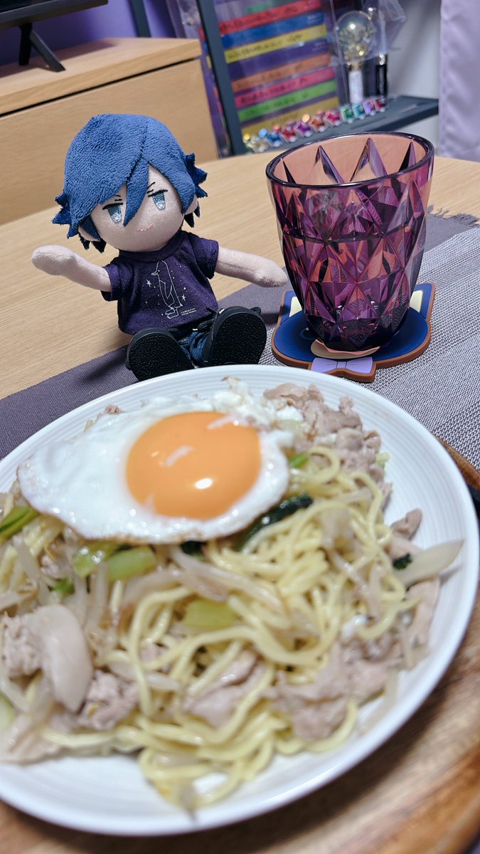 Target_Is_Y's tweet photo. 野菜がいっぱいなスタミナ食🥩🥬

今週もお疲れ様でした😭🙏
いただきます……✨

（ちなみに量多すぎでしんどかったです） https://t.co/FlhCk22Zon
