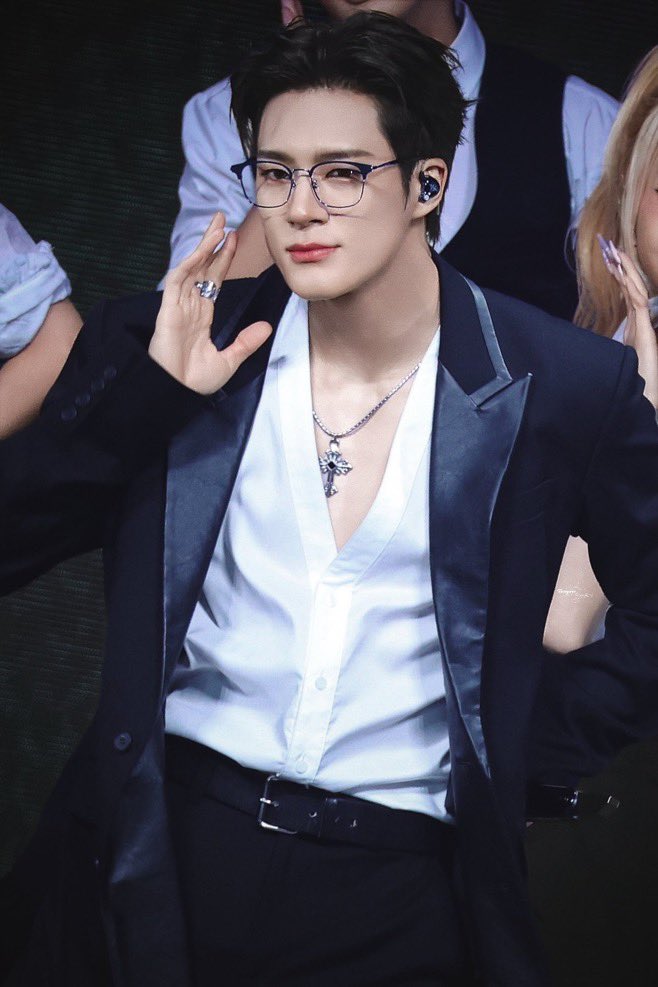 jenmong23's tweet photo. he’s the finest man alive https://t.co/xGyprte4Yo