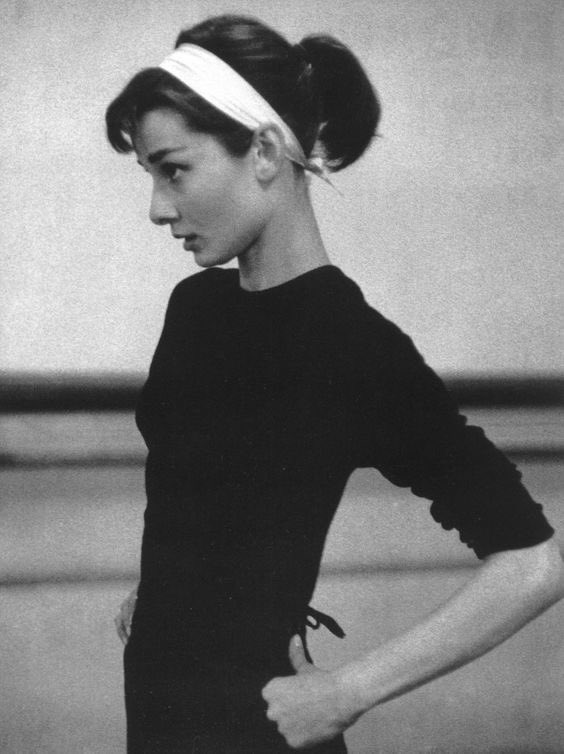 amorafawn's tweet photo. 4. audrey hepburn 

170 | 46kg ♡ bmi 16.5 https://t.co/eEYPXEQrWp