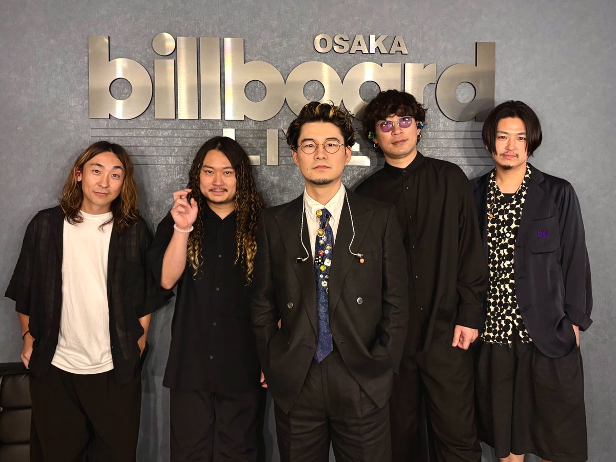 billboardlive_o's tweet photo. 【BackStagePhoto📸】

7/11(土)
Billboard JAPAN Records presents
magora Billboard Live Tour yurameki 2026

日仏英の3カ国語を操るシンガーソングライター magora が今年も登場！今回のビルボードライブ・ツアーに向けて制作した新曲も交えたスペシャルなステージを披露し、あたたかな空気感と愛に包まれた特別な一夜となりました🌙

三都市を巡るツアーのファイナルは、来週7/19(日)の横浜 @billboardlive_y へ続きます！
全席公演記念CD『“Choice” by magora』付き✨
どうぞお見逃しなく。

<Member>
magora (Vo.)
大樋祐大 (Key. / Band Master)
磯貝一樹 (Gt.)
熊代崇人 (Ba.)
岡本啓佑 (Dr.)

@magora_staff @Billboard_Rec 
#billboardliveosaka