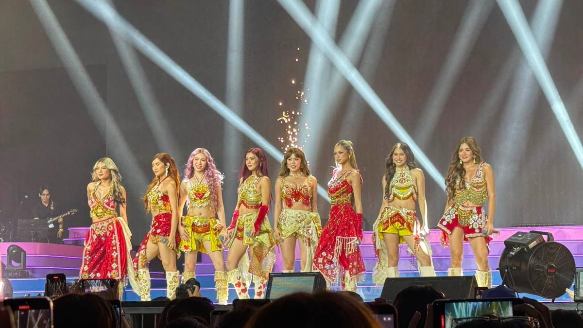 coletous's tweet photo. AND LET'S ALL SAY THANK YOU TO MISS ICA

BINI SIGNALS SA SUGBO
#BINI_SIGNALS_CEBU
#BINI_SIGNALS_WORLDTOUR_2026 https://t.co/yWXR6PbtOn