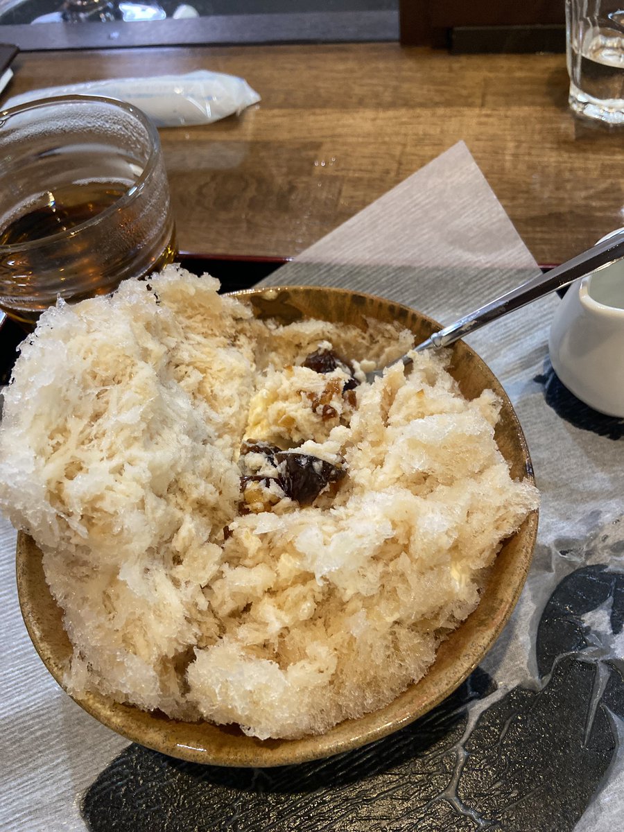 WataruHamamura's tweet photo. 7/10(金)明け
午前中、告別式参列
その足で
#越谷市場:フジシゲ さんへ
名刺でご挨拶まわり
土用丑の日の告知も
嬉しい昭和価格☺️
そのまた足で
#四季彩堂かや さんへ
天然もの自家焙煎珈琲のかき氷🍧を食す。
後からコーヒーゼリーとアイス😱
掻き込む早さが更に増してました。
美味しいです😋 https://t.co/Enyv2KQSq3