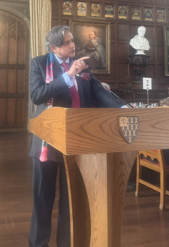 ShashiTharoor's tweet photo. The issues raised were stimulating and the questions from the students thought-provoking. It was a memorable evening https://t.co/0t2VUwCaSN
