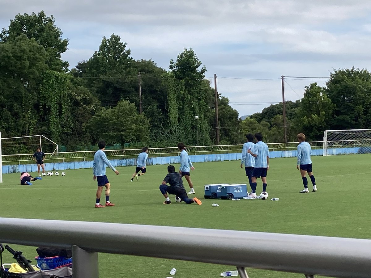 pikari218's tweet photo. ちょうどJステップでカターレ富山がキャンプしてて少し練習が見れました🙌選手、全然分からないんだけど(番号ないと厳し〜笑)西矢選手の弟さん居らしたので図々しく声かけさせてもらって写真撮らせてもらいました。(吉平選手は上がった後だったみたいかな、) https://t.co/ufQ0F5EeFq