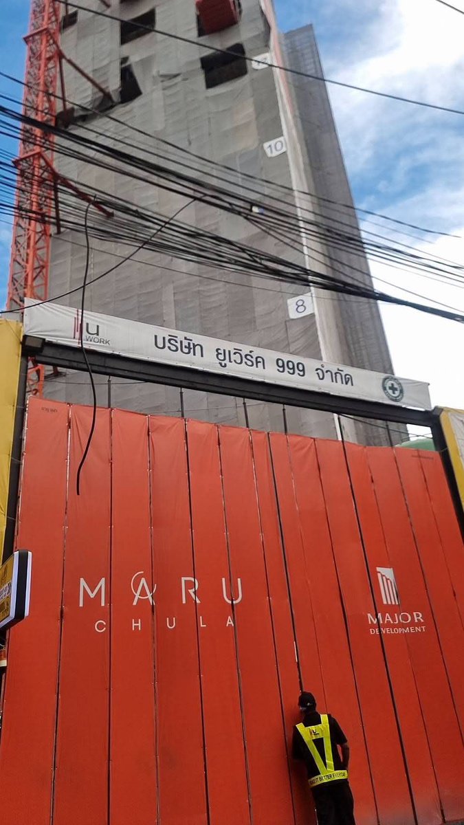 MY_1428_V2's tweet photo. #เครนถล่ม บริเวณก่อสร้างคอนโดแถวแยกวัดดวงแข" ถนนจารุเมือง เขตปทุมวัน กรุงเทพ
กู้ภัยถูกห้ามเข้าพื้นที่ https://t.co/6g8QPWe5d3