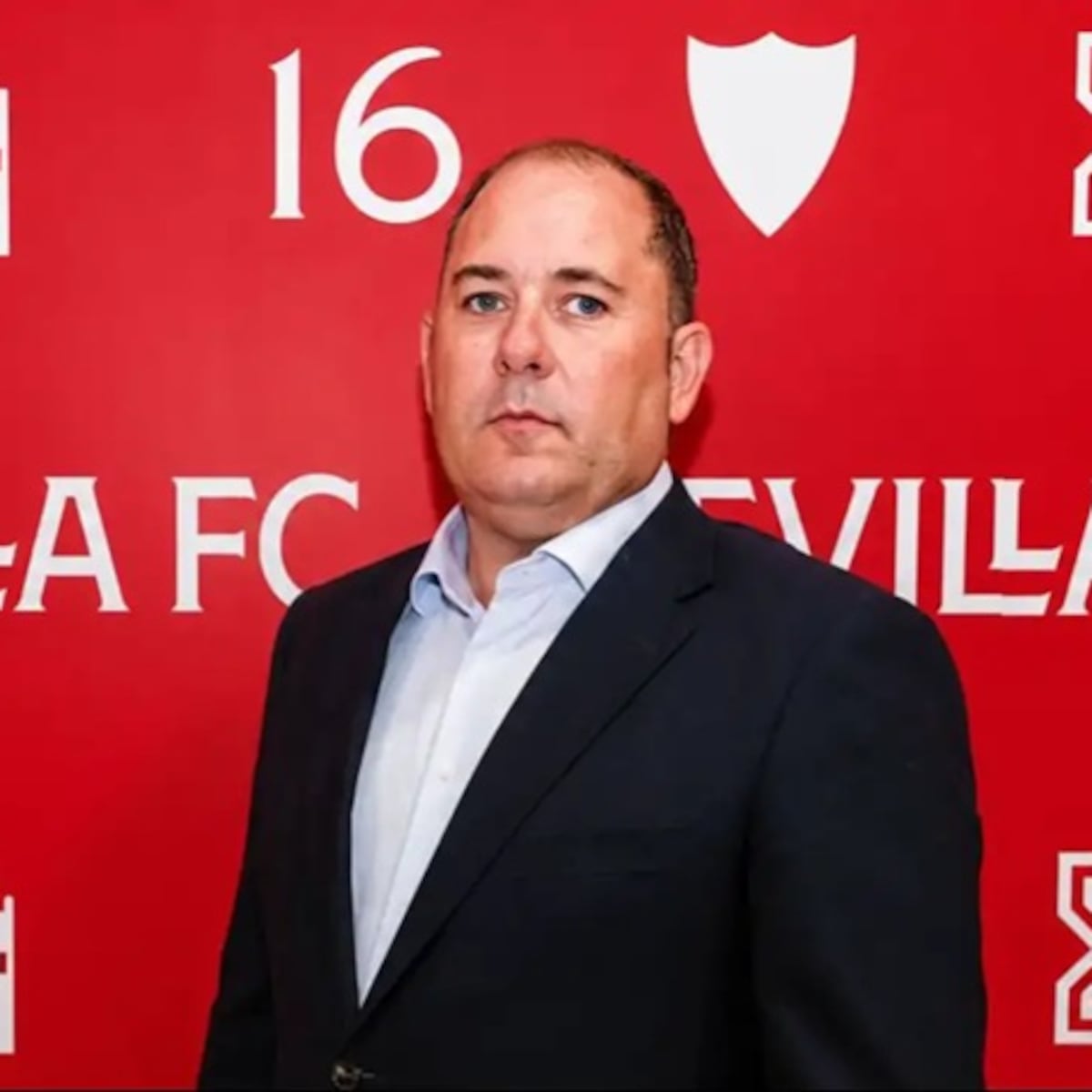 GxldeSangante's tweet photo. Nianzou al Lille, prácticamente hecho. Uno de los peores fichajes que recuerdo en el Sevilla: lesiones, errores y un rendimiento lejísimos de lo que exigía este club. Muchísimo mérito de Don Ignacio Navarro por cerrar una salida que parecia imposible. 🔴⚪ https://t.co/mCtGvH2LOQ