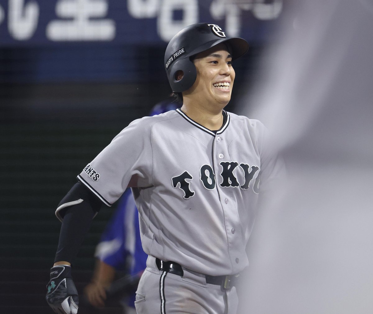 sanspo_giants's tweet photo. 【🔥#熱闘撮って出し📷】

#門脇誠 選手、絶妙なスクイズ成功で勝ち越し（撮影・萩原悠久人）

#巨人 #ジャイアンツ #giants #サンスポ https://t.co/k6BQkh9Ycw