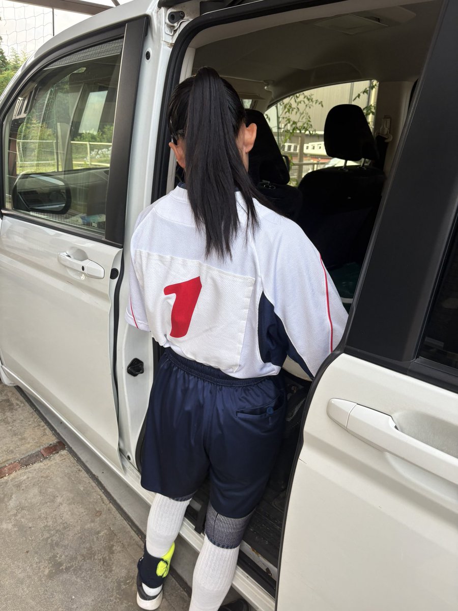 Hamach0503's tweet photo. 娘の中学生最後の大会が終わりました。
残念ながら2回戦敗退。
もう観れないのは寂しいが
子供の成長と頑張りが伝わった。

感動をありがとう。
ほんでお疲れ様。
2026/07/11 https://t.co/Subf6qbknr