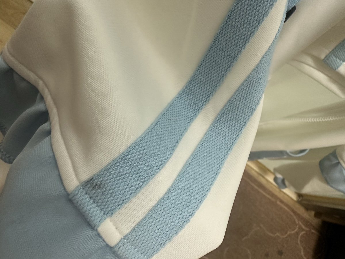 berry0921's tweet photo. 사두고 안입는거 다 팔아야겟당..ㅠㅠ
일본가서 사두고 안입엉 매번.. https://t.co/bsbnRkzI38