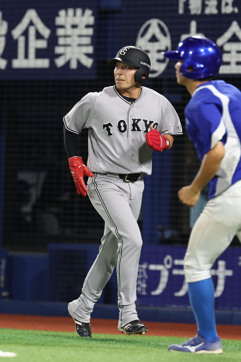 TokyoGiants's tweet photo. 【七回表】巨人 5-4 DeNA

一死一、三塁から #門脇誠 選手がセーフティスクイズを決めて勝ち越し👏 https://t.co/ZZ5w6Me5Fu