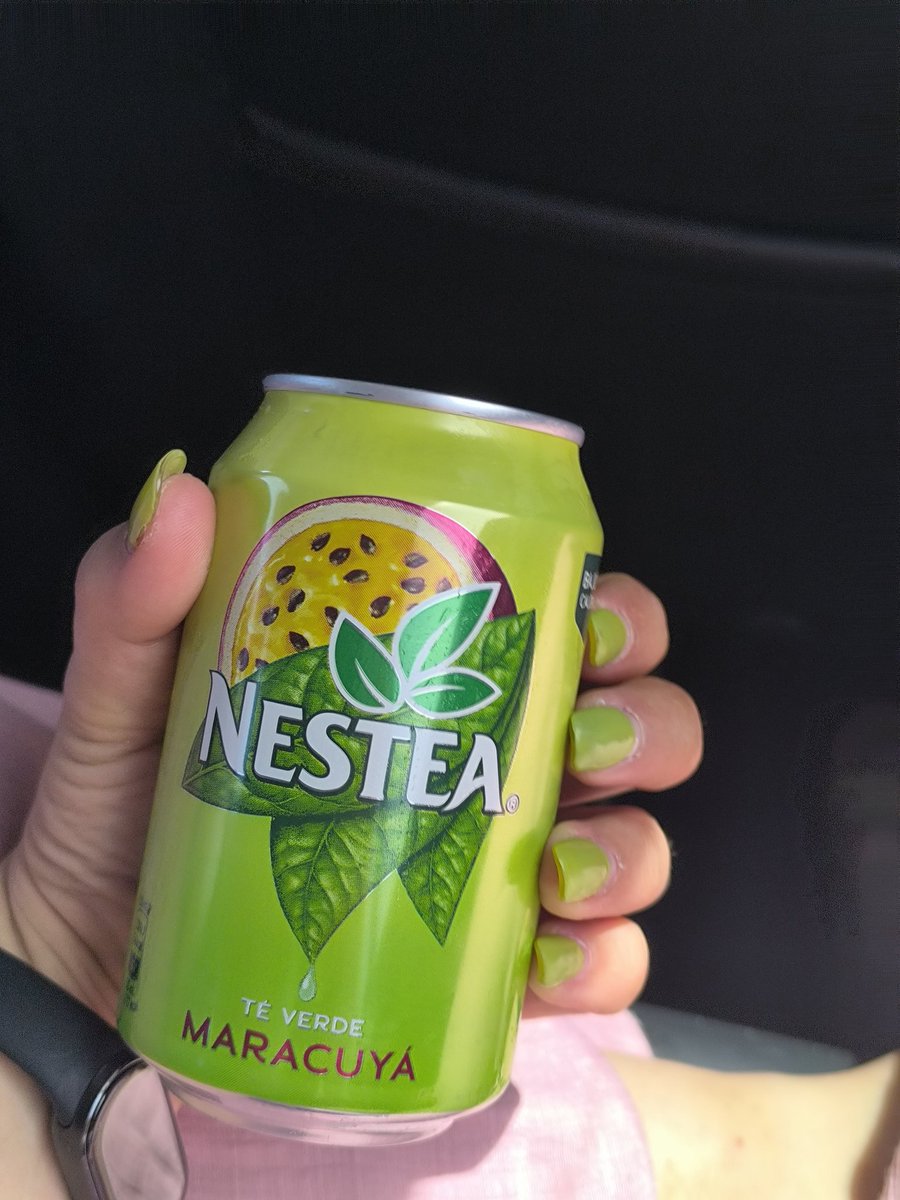AlbaSabino5's tweet photo. Yo a juego con @nestea_esp patrocinado allá donde vaya... O me pagáis las uñas, o me dais 1 año gratis de Nestea Maracuyá JAJAJAJAJJAA https://t.co/og3w82VKit