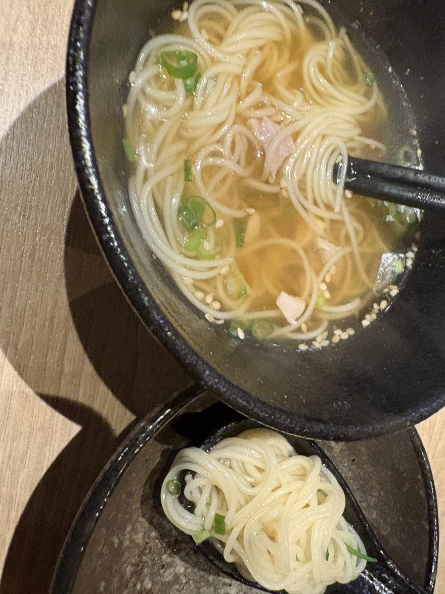 hakumatata151's tweet photo. 締め麺でフィニッシュ！

鳥の出汁が効いてるよいシメだった https://t.co/K27virY37B