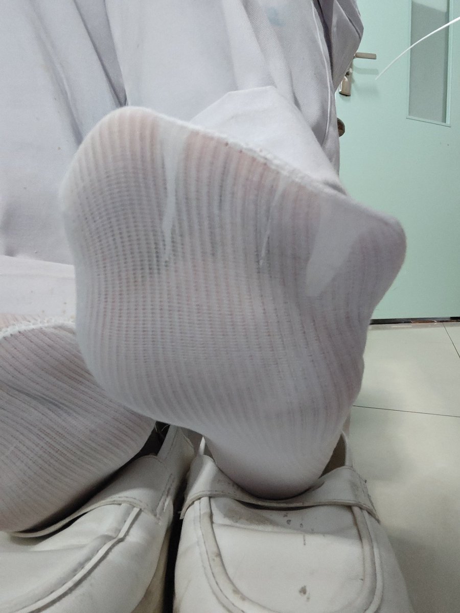 HSXAYW's tweet photo. 距离创号已经有一年了，从第一个粉丝到如今的这么多人，这一路走来，每一步都有你们的影子，是你们的支持才让我有了现在。
        为表感谢，决定抽三个粉丝宝宝送小爱的原味，还是老规矩关注+点赞+评论+转发。未来很长，我们继续一起走，爱你们🥰。 https://t.co/CGpfCe0NsH