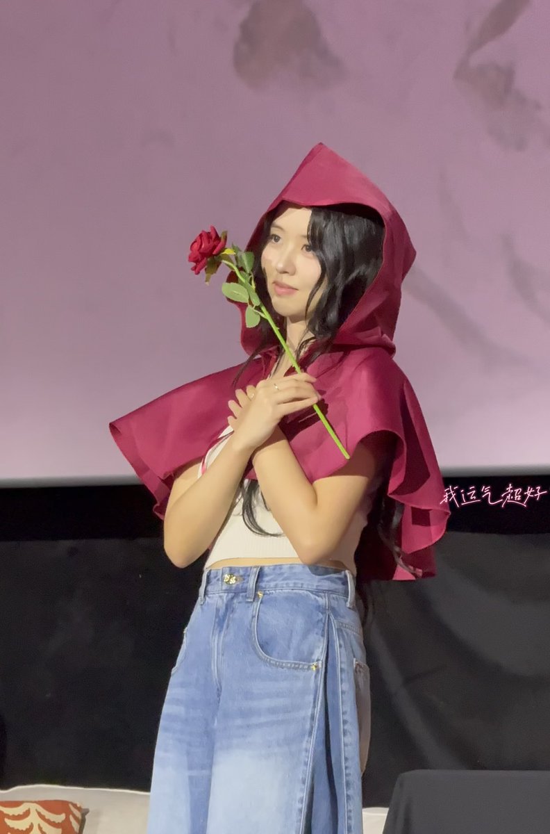 cincina03's tweet photo. 김소현 3시 팬미팅
빨간 망토 소녀 같아서 너무 예뻤어요💖🥰 https://t.co/mq4uiYAMw4