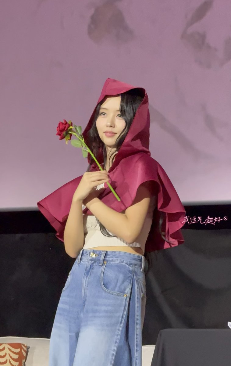 cincina03's tweet photo. 김소현 3시 팬미팅
빨간 망토 소녀 같아서 너무 예뻤어요💖🥰 https://t.co/mq4uiYAMw4
