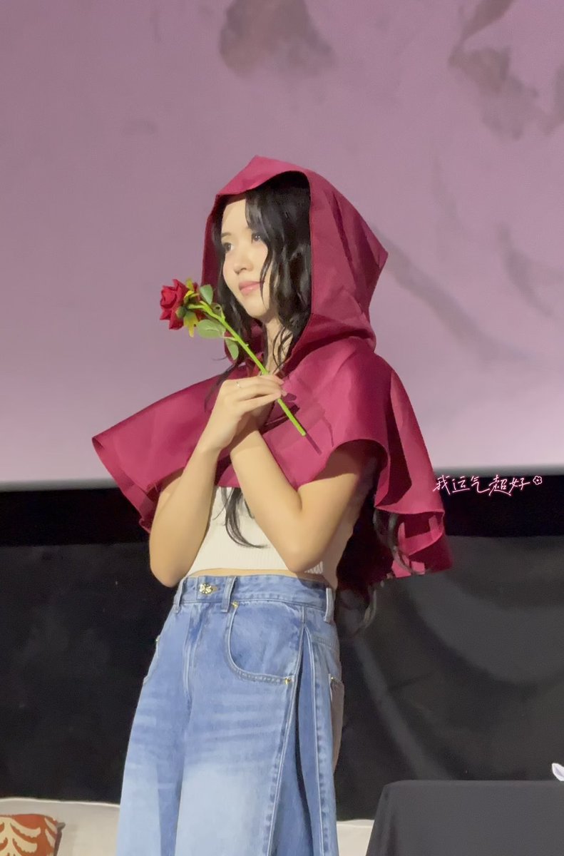 cincina03's tweet photo. 김소현 3시 팬미팅
빨간 망토 소녀 같아서 너무 예뻤어요💖🥰 https://t.co/mq4uiYAMw4