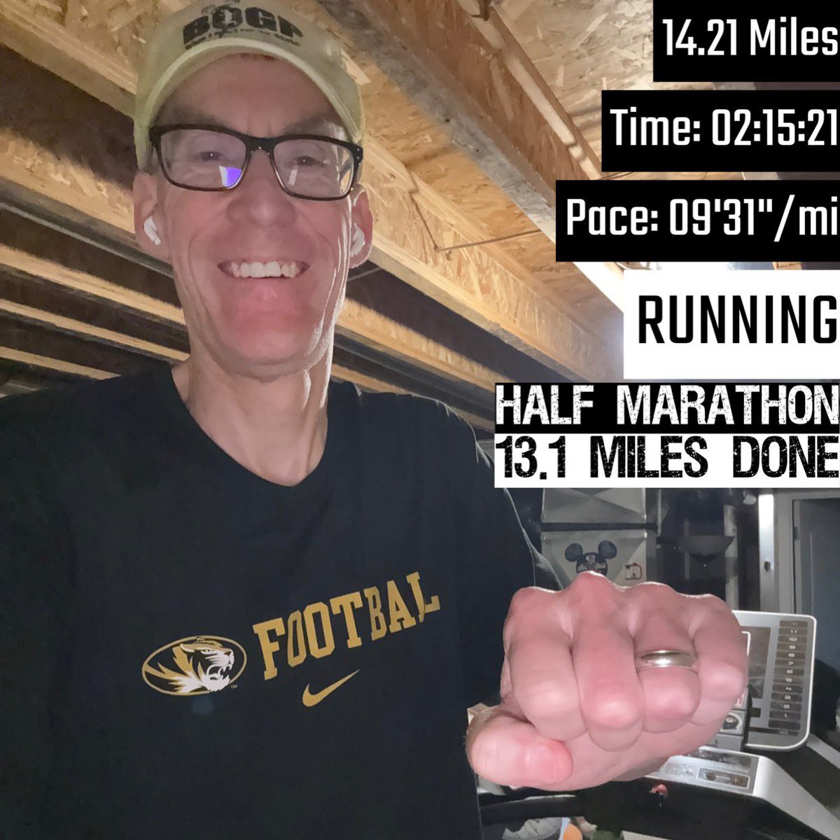 BeOurGuestMike's tweet photo. 14.21 mile run, 1 mile walk! Back-to-Back Half Marathon Saturday! Make it a great day! #runDisney #BOGPLizards #STP #SomethingToProve #Disney https://t.co/RSEm0Va4ca