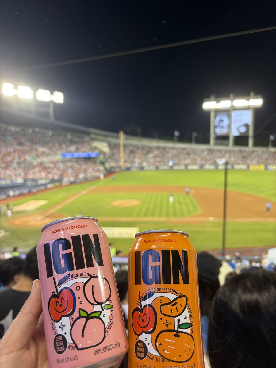 seoul1204's tweet photo. 잠실야구장 마지막 올스타전도 아이긴과 함께🍑🍊🍎

#방탄소년단진 #Jin #아이긴 #IGIN https://t.co/EpmCr9XCui