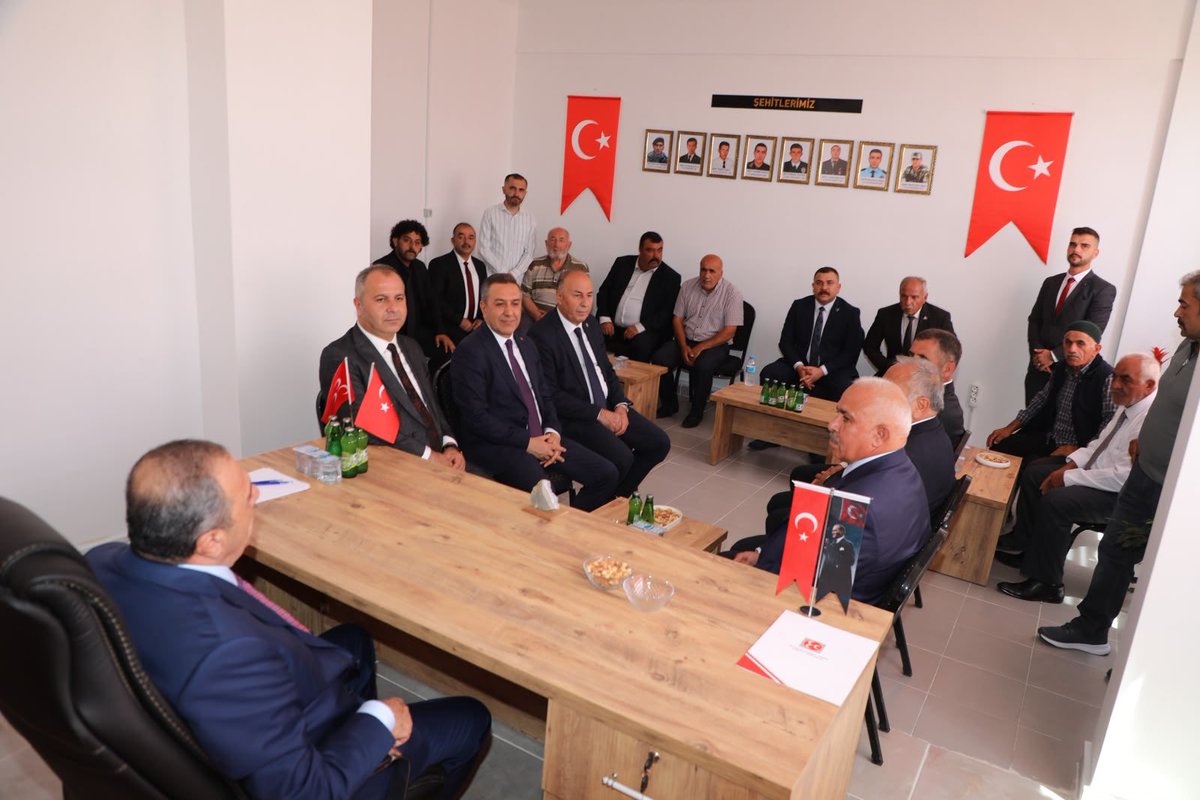 dalyan_abdullah's tweet photo. MHP Ortaköy İlçe Başkanlığımızın yeni hizmet binasının açılışını; Genel Sekreter Yardımcımız ve Çorum Milletvekilimiz Sayın Vahit Kayrıcı, MHP Çorum İl Başkanımız Sayın Mehmet İhsan Çıplak, Ülkü Ocakları Çorum İl Başkanımız Sayın Abdullah Dalyan, Alaca, Dodurga, Osmancık ve Sungurlu Belediye Başkanlarımız, mhp İlçe Başkanlarımız, İl Genel Meclisi Üyelerimiz, belediye başkan yardımcılarımız, belediye meclis üyelerimiz, delegelerimiz, üyelerimiz ve teşkilatımıza gönül vermiş kıymetli Ortaköylü hemşehrilerimizin yoğun katılımlarıyla büyük bir coşku, birlik ve beraberlik ruhu içerisinde gerçekleştirdik.

Yeni hizmet binamızın teşkilatımıza, Ortaköy'ümüze ve davamıza hayırlı olmasını temenni ediyor; bu anlamlı günde bizlerle olan tüm dava arkadaşlarımıza ve kıymetli hemşehrilerimize teşekkür ediyoruz.