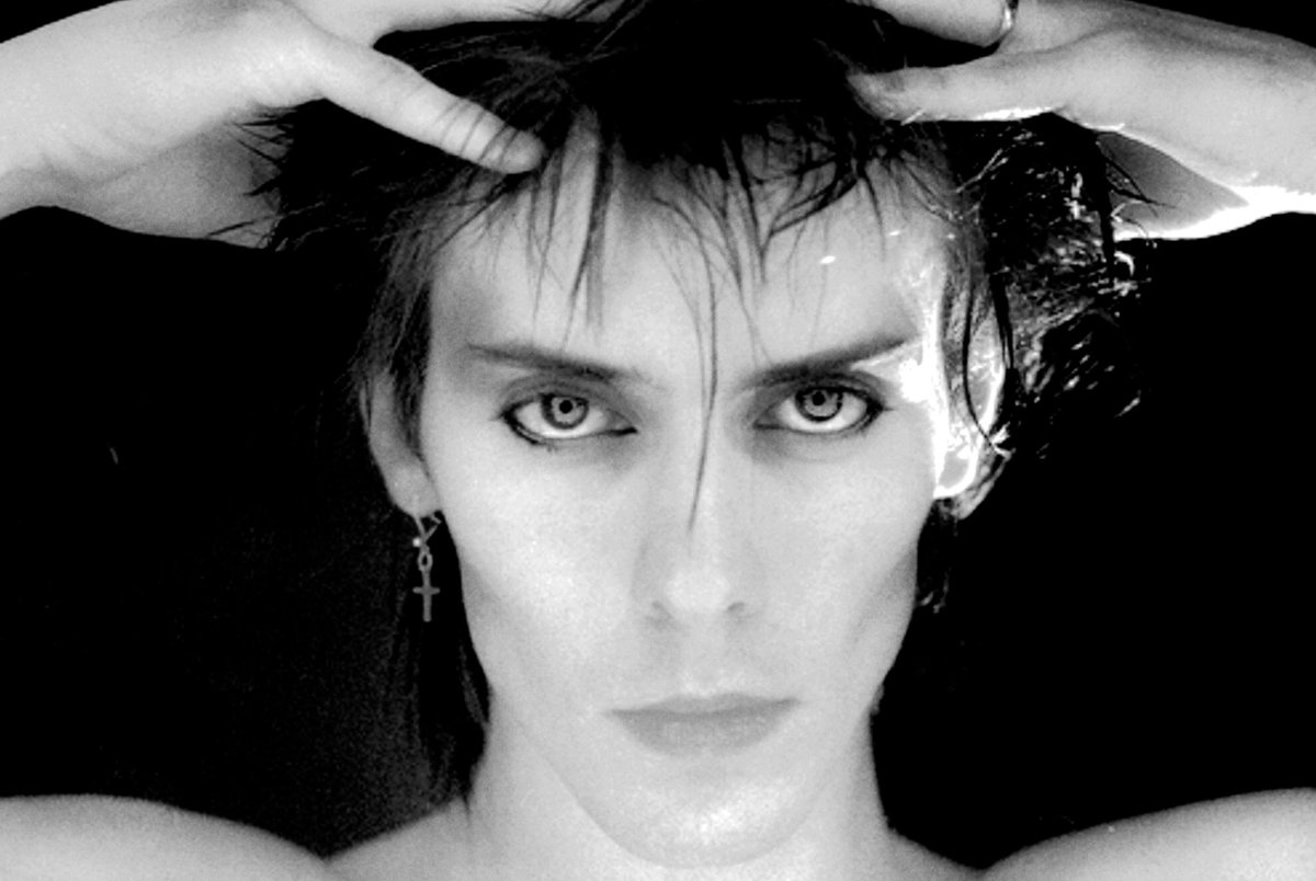 goth_videos's tweet photo. Happy birthday Peter Murphy! 🖤🎂 https://t.co/CwvjReyU94