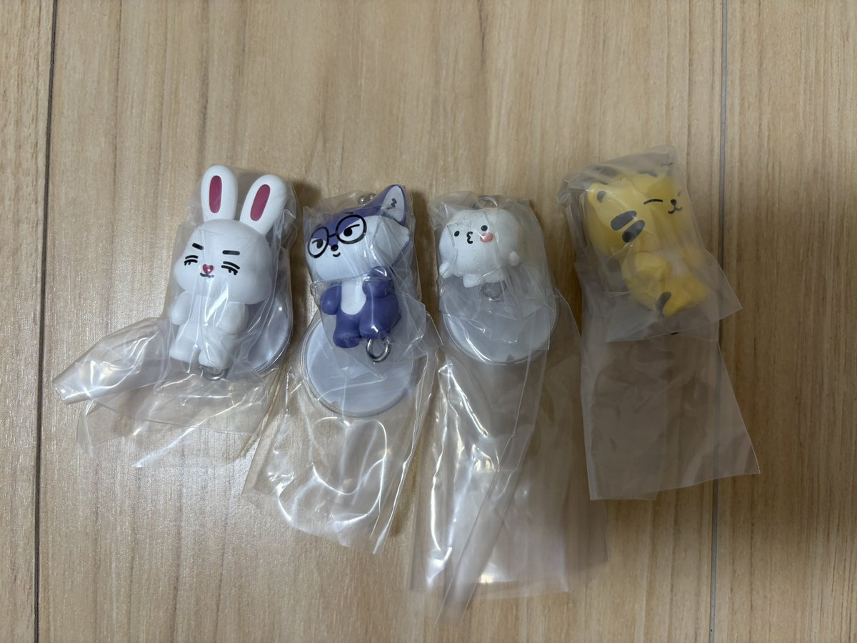 jae37_mina's tweet photo. @wzsc__ 検索よりお声がけ失礼いたします。
当方、ウジホシ🦀所持しております。
ジョンハン、ジョシュアと纏めて交換は可能でしょうか？
ご検討よろしくお願いいたします🙇‍♀️ https://t.co/Tx2HTqX00b