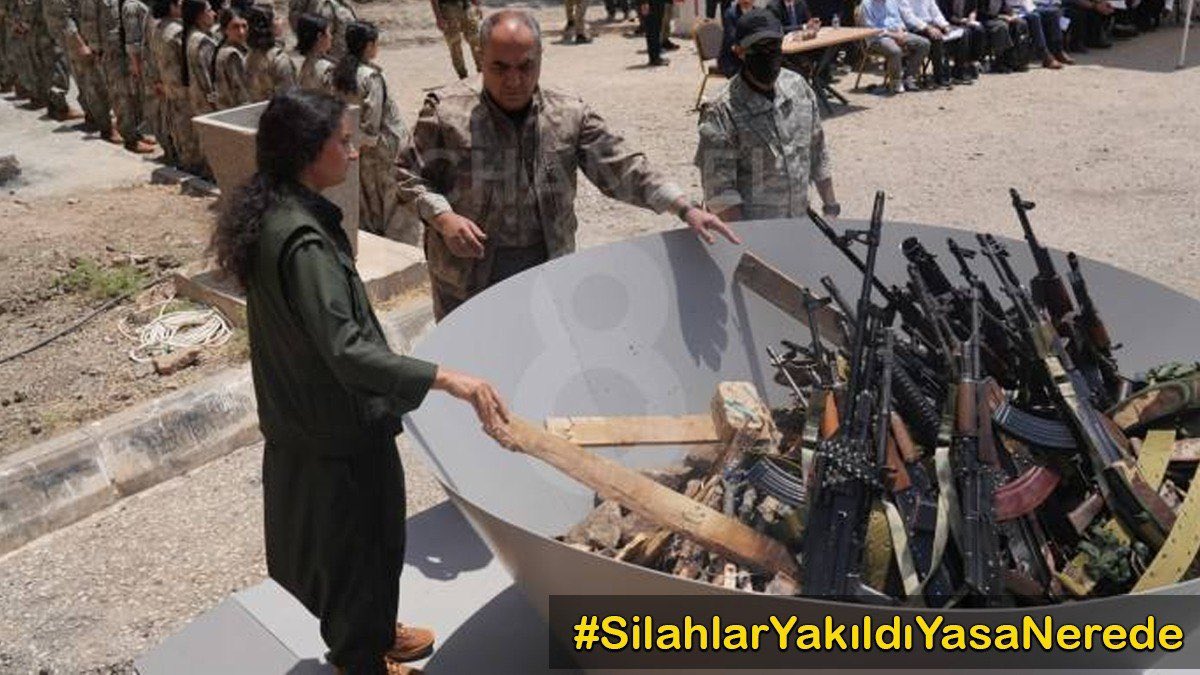 Basel_Shekho21's tweet photo. Dewleta Tirk bi nêzikatiya xwe eşkere dike kû armanca wî ne aşitiye , dixwaze tevgera azadî tasfiye bike.
Lê divê bila bizane ku li hemberê wî mîlyonan kurd û tevgera azadî rê nade vê plana qirêj û gemar.
Em bi Rêbertiya xwe û tevgera xwe bawerin. 

#SilahlarYakıldıYasaNerede https://t.co/oxS9np1YCI