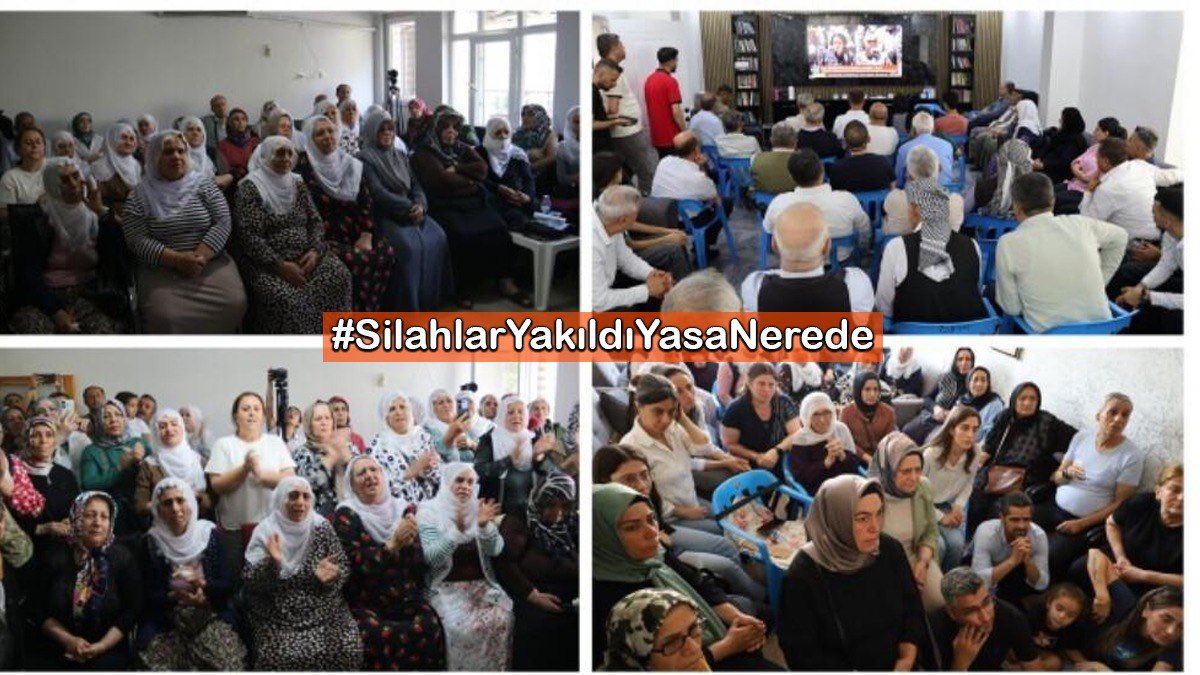 Basel_Shekho21's tweet photo. Dewleta Tirk bi nêzikatiya xwe eşkere dike kû armanca wî ne aşitiye , dixwaze tevgera azadî tasfiye bike.
Lê divê bila bizane ku li hemberê wî mîlyonan kurd û tevgera azadî rê nade vê plana qirêj û gemar.
Em bi Rêbertiya xwe û tevgera xwe bawerin. 

#SilahlarYakıldıYasaNerede https://t.co/oxS9np1YCI