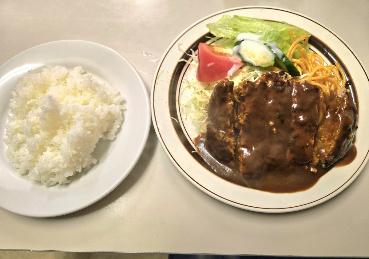 hydimexxx's tweet photo. 昨日食べたお昼ごはん🍚
久しぶりの友達と会えて楽しかったし、ハンバーグおいしかった♡ https://t.co/Fo4KYtKdMP