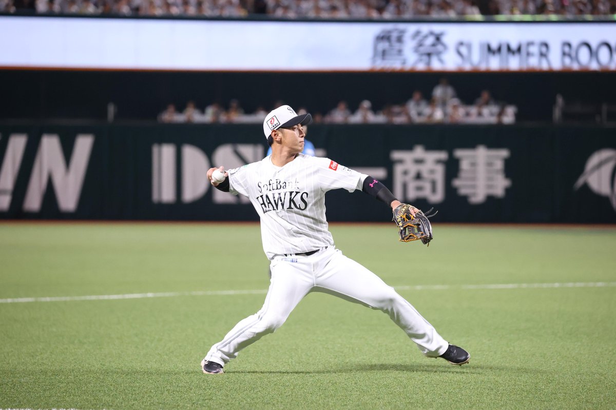takafullc2's tweet photo. 今宮健太選手がプロ入り後、初めてサードの守備につきました！

photo by Kazutaka Kuriki📷 

#sbhawks #鷹フル https://t.co/SMlftKRyfW